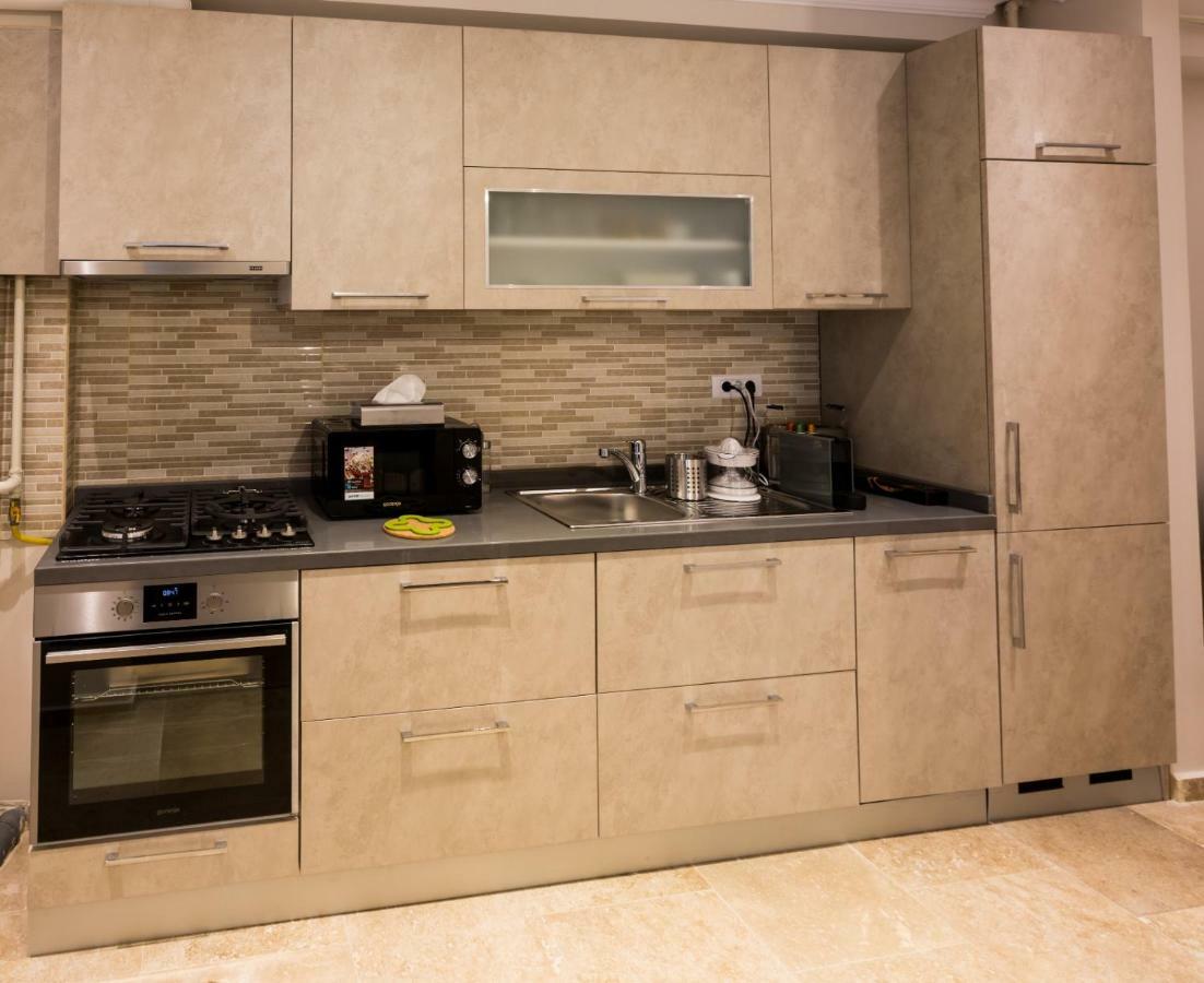 Rose Luxury Apartment Mamaia Exterior photo